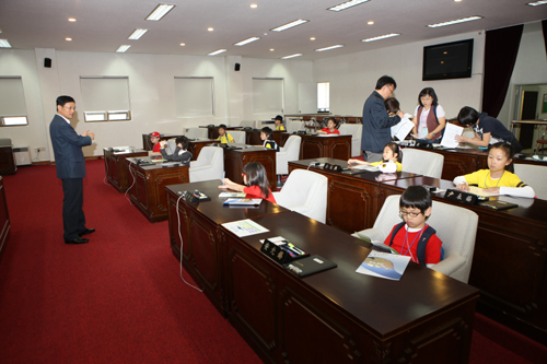 '2009년 초등학생 모의의회(사진게시)' 게시글의 사진(1) '번초1회.JPG'