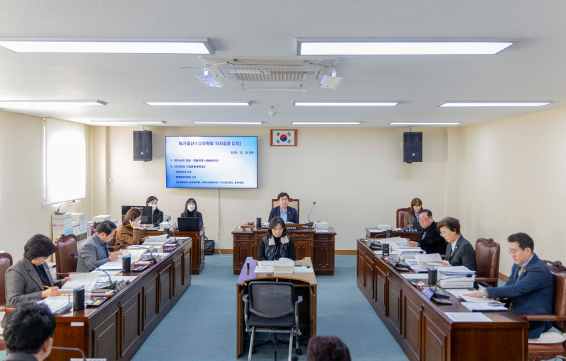 '예산결산특별위원회, 2025년도 일반·특별회계 세입·세출예산안 등 심사' 게시글의 사진(1) '(게시)_도건_241210 제279회 서울특별시 강북구의회 제2차 정례회 (휴회 중) (예산결산특별위원회 2차) (2).jpg'