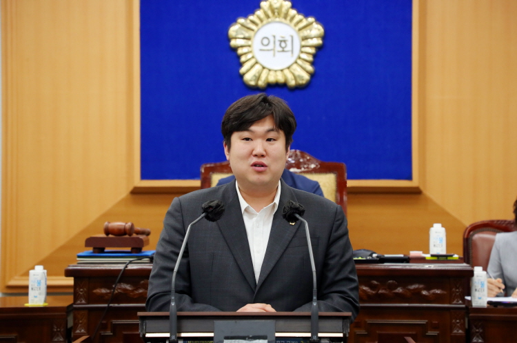 '제265회 임시회 개회' 게시글의 사진(6) '[크기변환]4. 박철우 의원(자유발언).JPG'