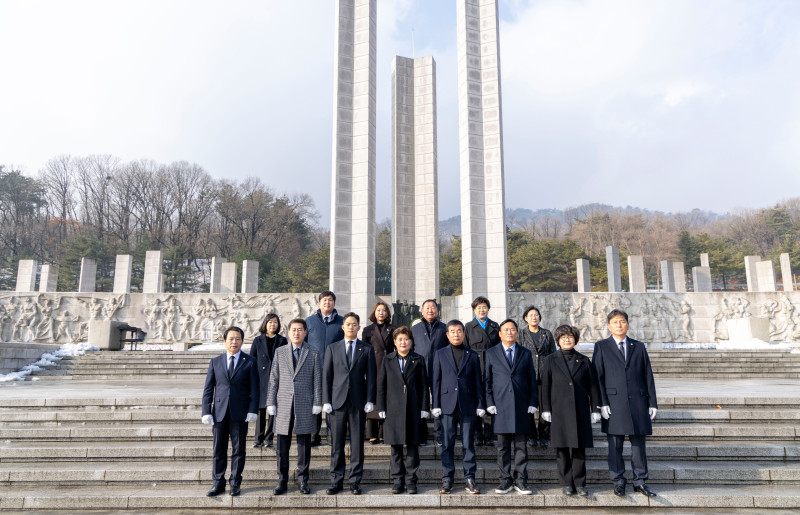 '강북구의회, 국립4.19민주묘지 찾아 참배' 게시글의 사진(2) '(게시)250106 2025년 강북구의회 시무식 (134).jpg'