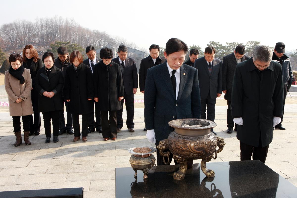 '강북구의회, 4.19 국립묘지 참배' 게시글의 사진(4) '꾸미기_3B9B7018.JPG'