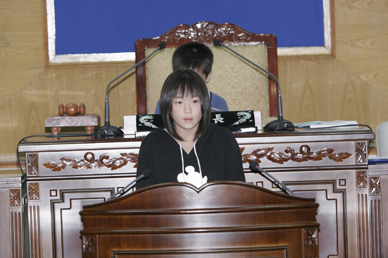 '2006년 초등학생모의의회(사진게시)' 게시글의 사진(1) '초등학생모의의회28.jpg'