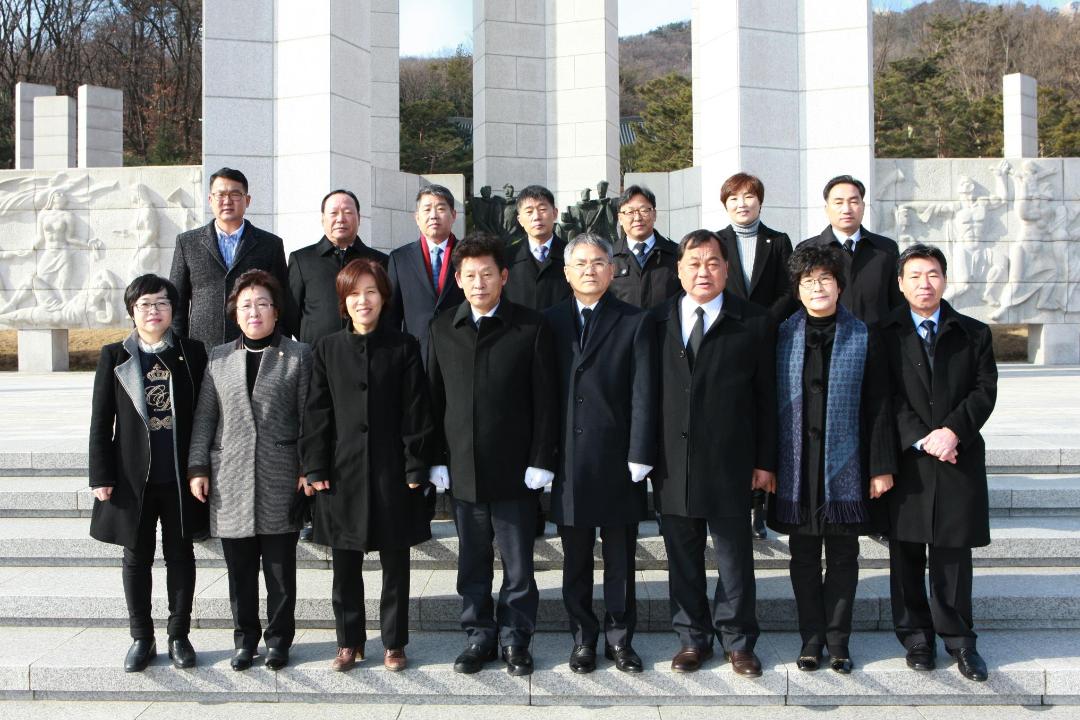 '강북구의회, 시무식 개최 및 국립4.19민주묘지 참배' 게시글의 사진(2) '세로2.JPG'