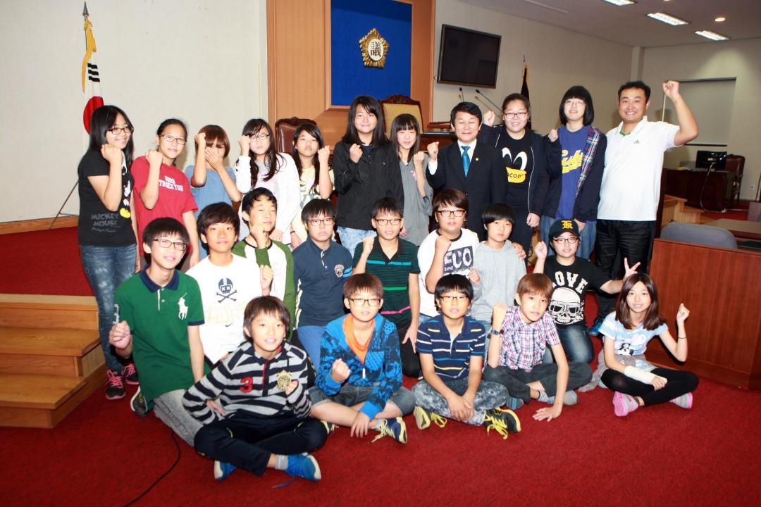 '2012년도 유현초등학교 6학년 학생 견학' 게시글의 사진(4) '6학년4반 (3).JPG'
