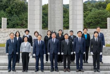 강북구의회 국립4.19민주묘지 참배