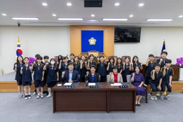 강북중학교 1학년 학생들, 의회 견학 방문