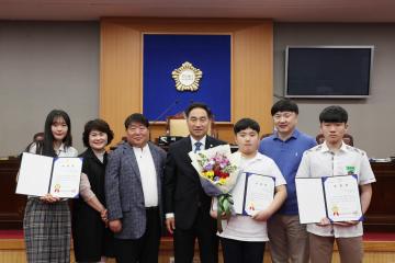 강북구의회, 좋은사람청소년운동본부 회원 표창 수여